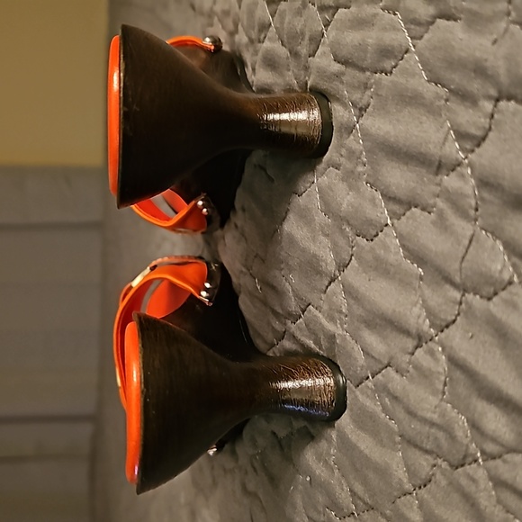 SALVATORE FERRAGAMO  WEDGE SANDALS *Certification paper included. - Picture 5 of 9